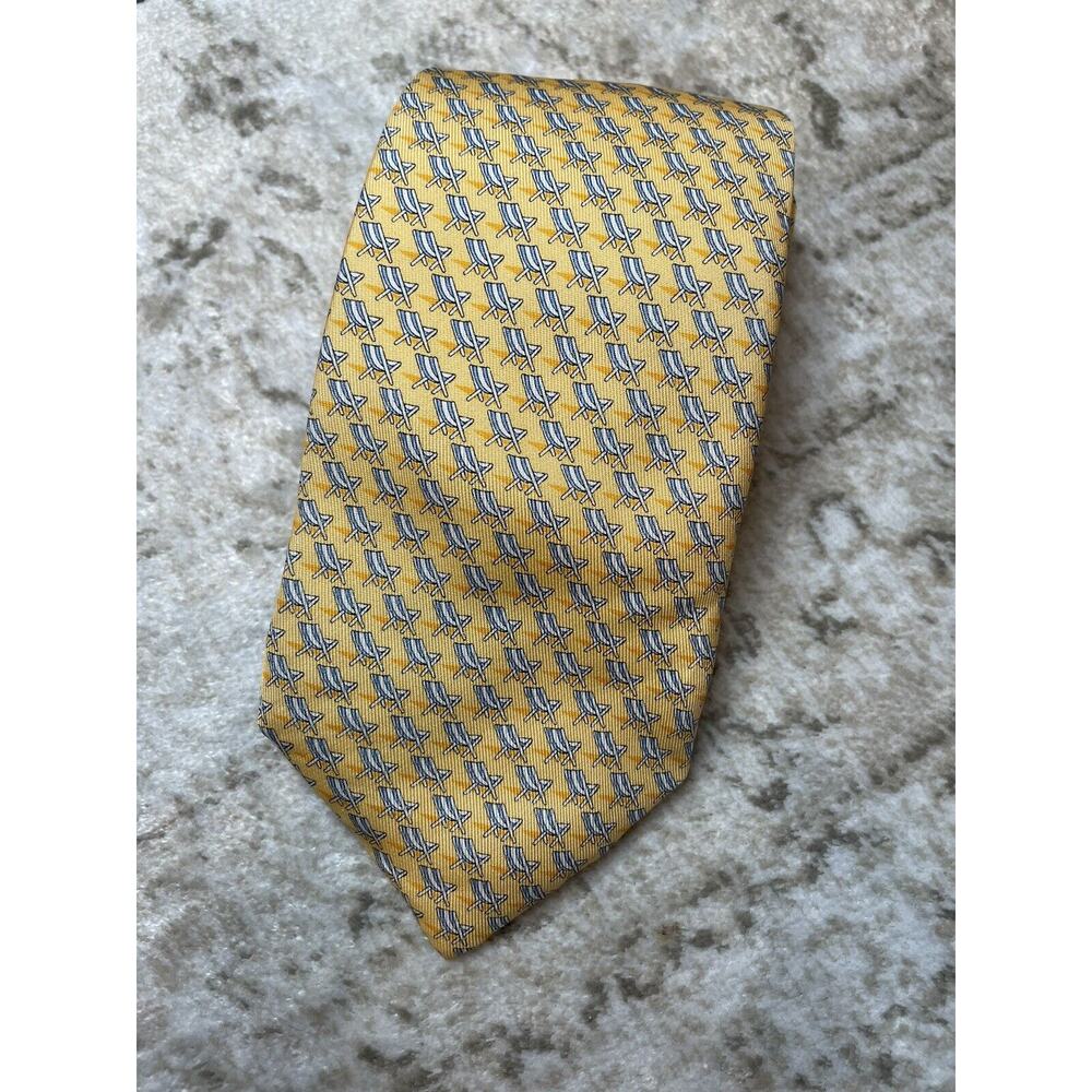Vineyard Vines Men’s Yellow “Beach‎ Chair” themed Neck Tie. 100% Silk $85 Msrp